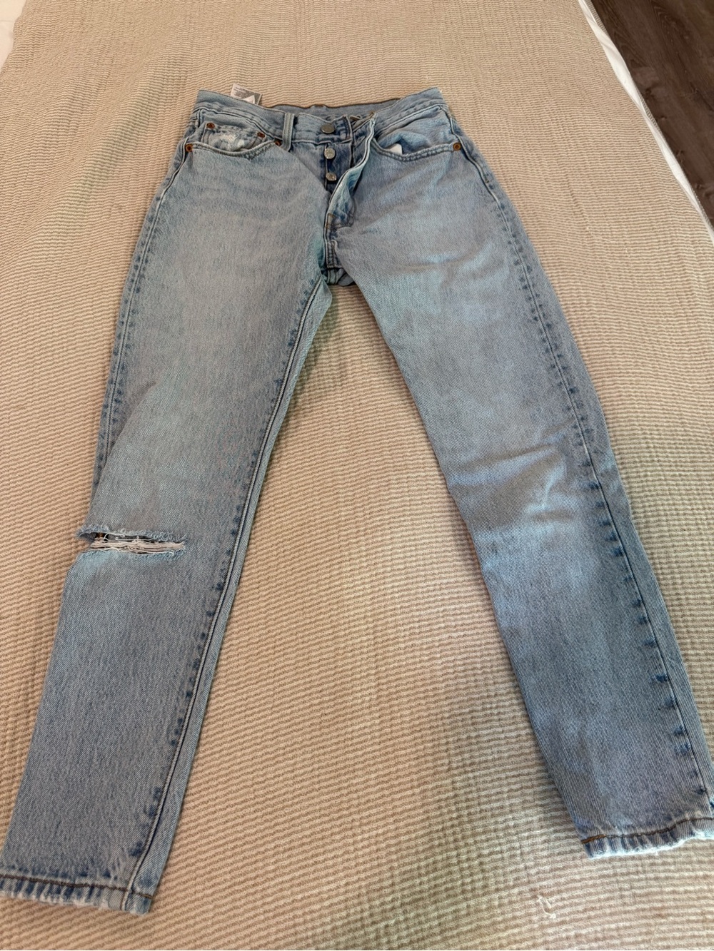 Levi's Light Blue Women's Skinny Jeans with Knee Distress